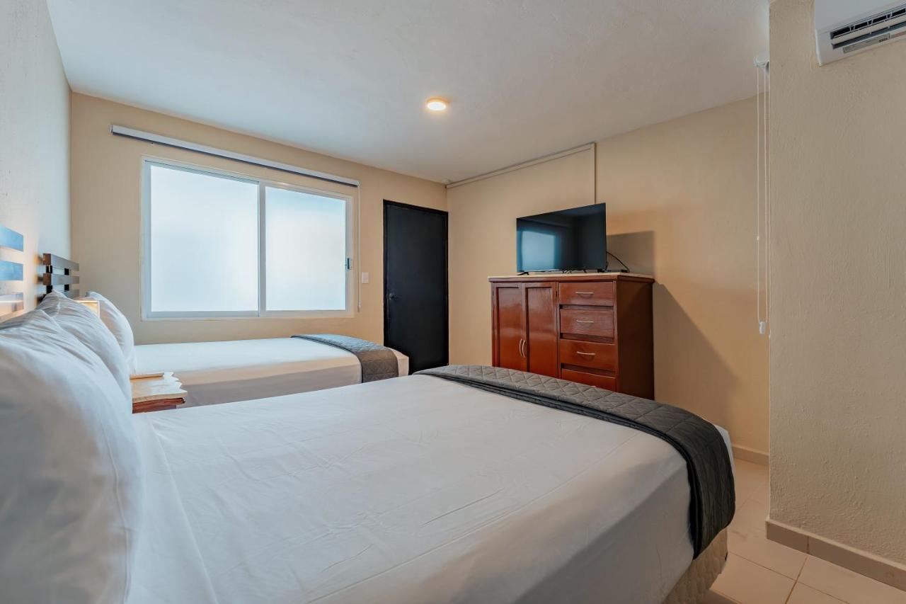 Hotel Brisas 5A Av, Плая дел Кармен Екстериор снимка