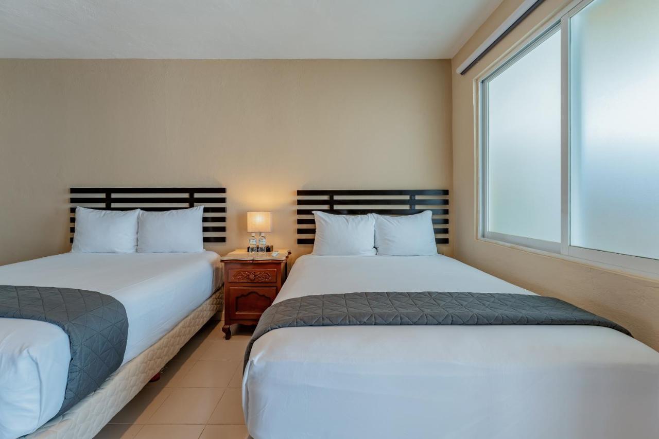 Hotel Brisas 5A Av, Плая дел Кармен Екстериор снимка