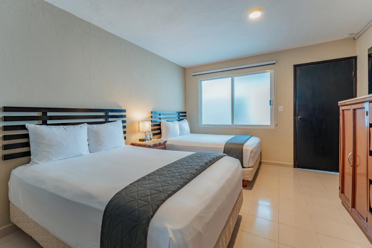 Hotel Brisas 5A Av, Плая дел Кармен Екстериор снимка