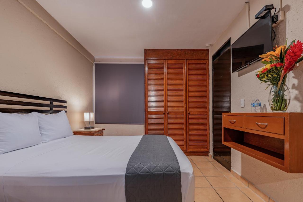 Hotel Brisas 5A Av, Плая дел Кармен Екстериор снимка