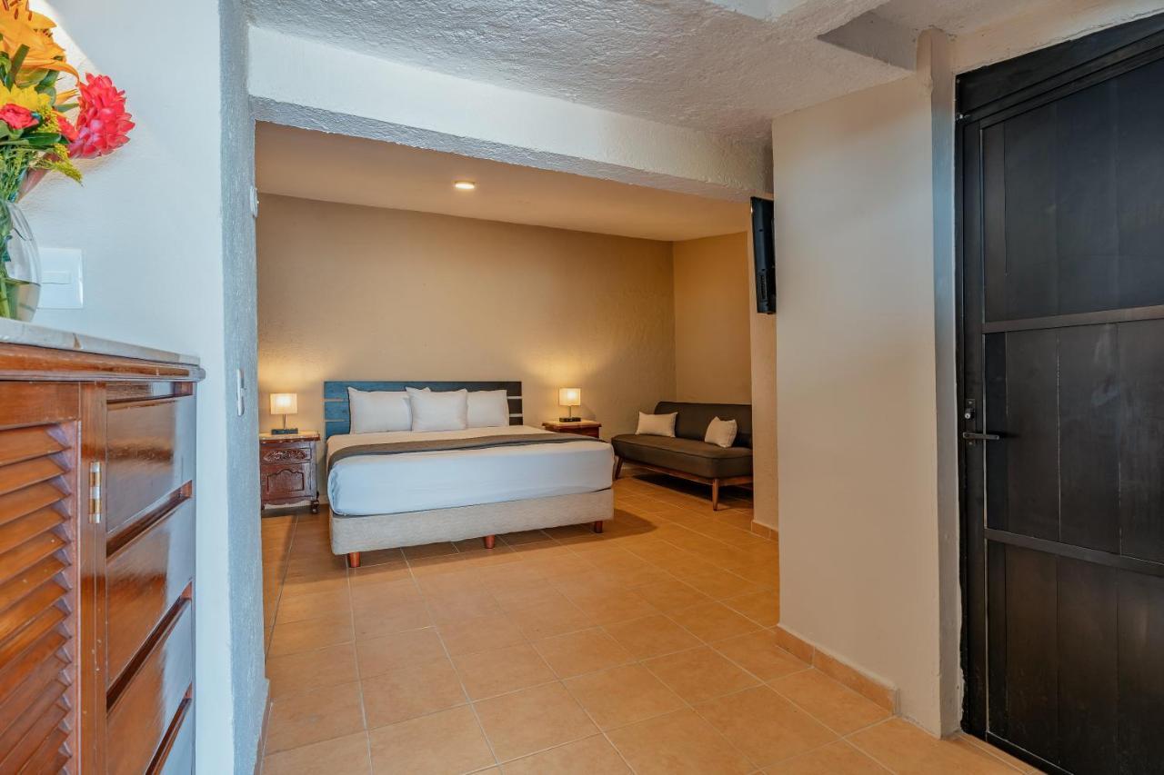 Hotel Brisas 5A Av, Плая дел Кармен Екстериор снимка