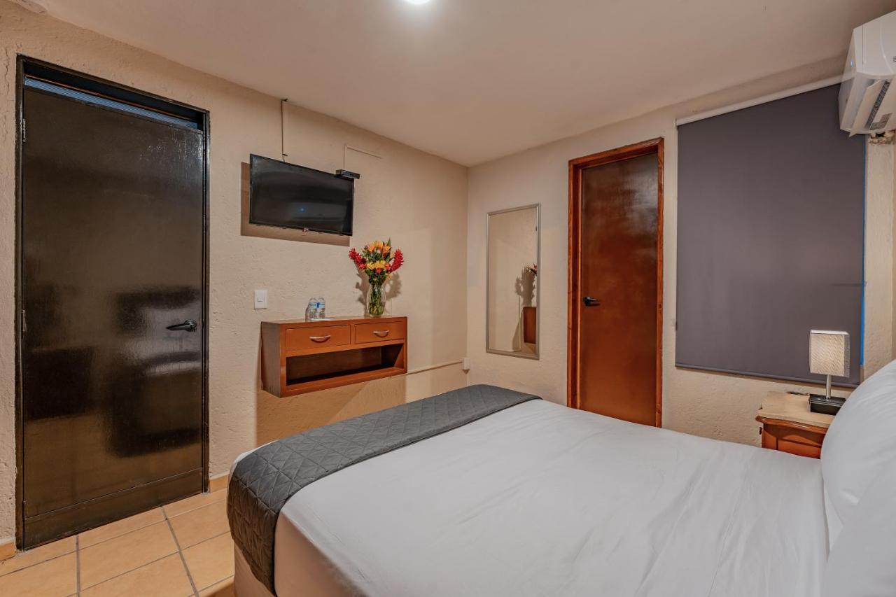 Hotel Brisas 5A Av, Плая дел Кармен Екстериор снимка