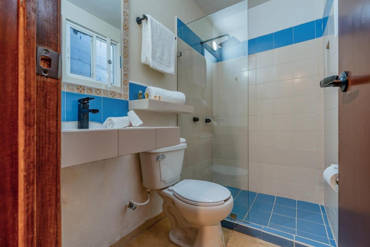 Hotel Brisas 5A Av, Плая дел Кармен Екстериор снимка