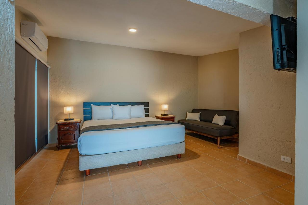 Hotel Brisas 5A Av, Плая дел Кармен Екстериор снимка